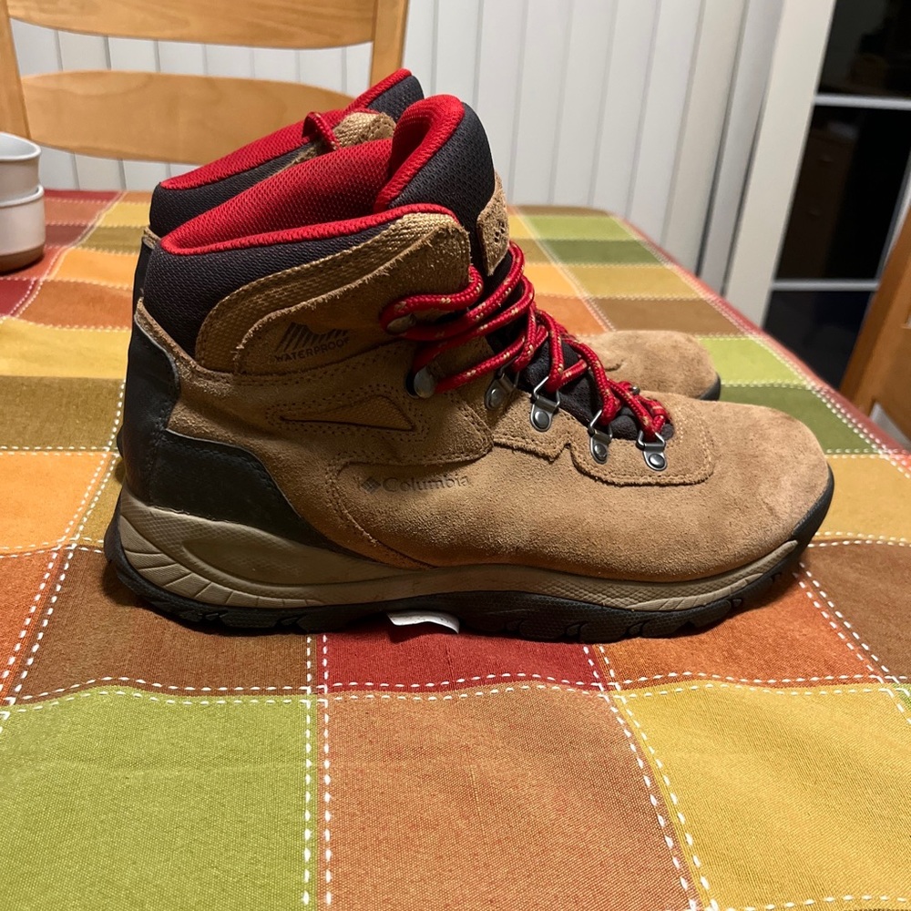 Columbia womens hiking boot size 11
